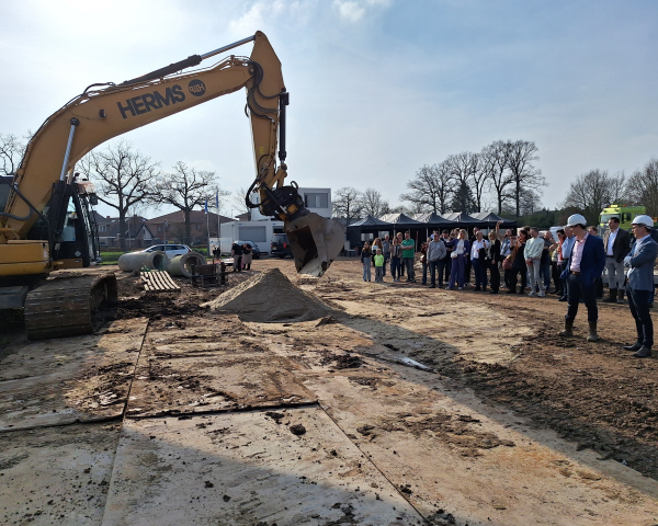 Bewoners zijn bij de start van de bouw Dorpsweide in Babberich